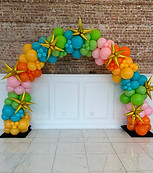 freeform balloon arch
