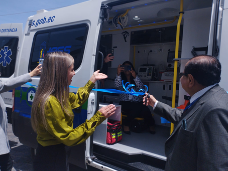 Dos nuevas ambulancias fueron entregadas en el IESS Chimborazo