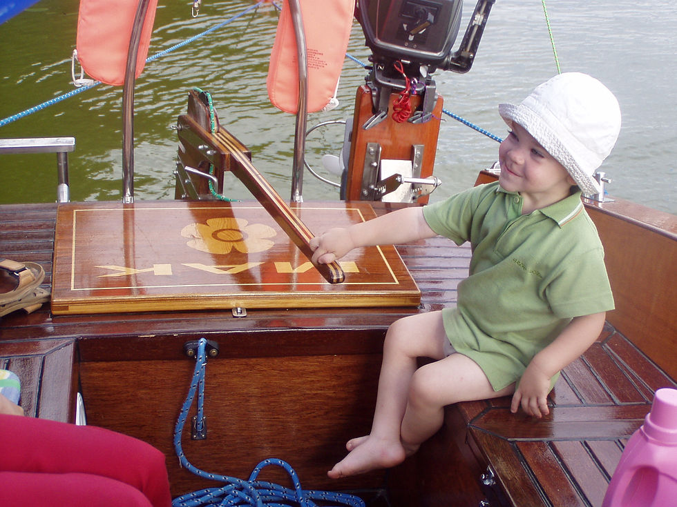 Maciek przy sterze 2006r.