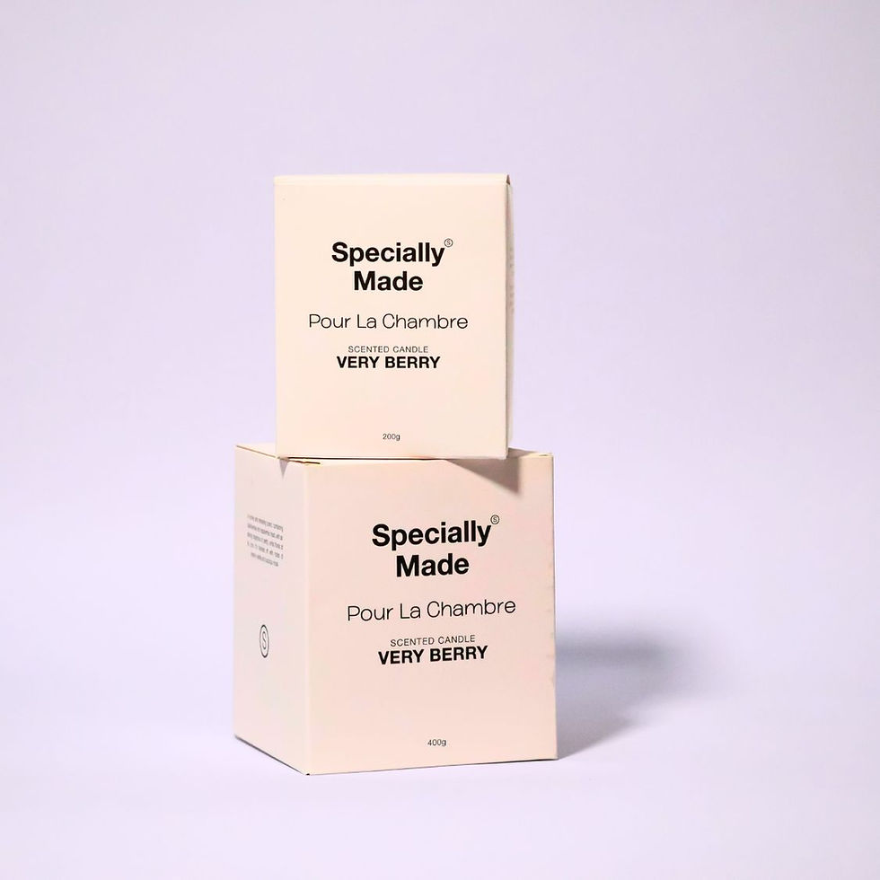 2 Very Berry candles in their white boxes. The 200 g box is stacked on top of the 400 g box. Pink background