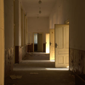 ECONOMIC.BG: International Campus: The abandoned school in the village of Golyama Zhelyazna is coming back to life