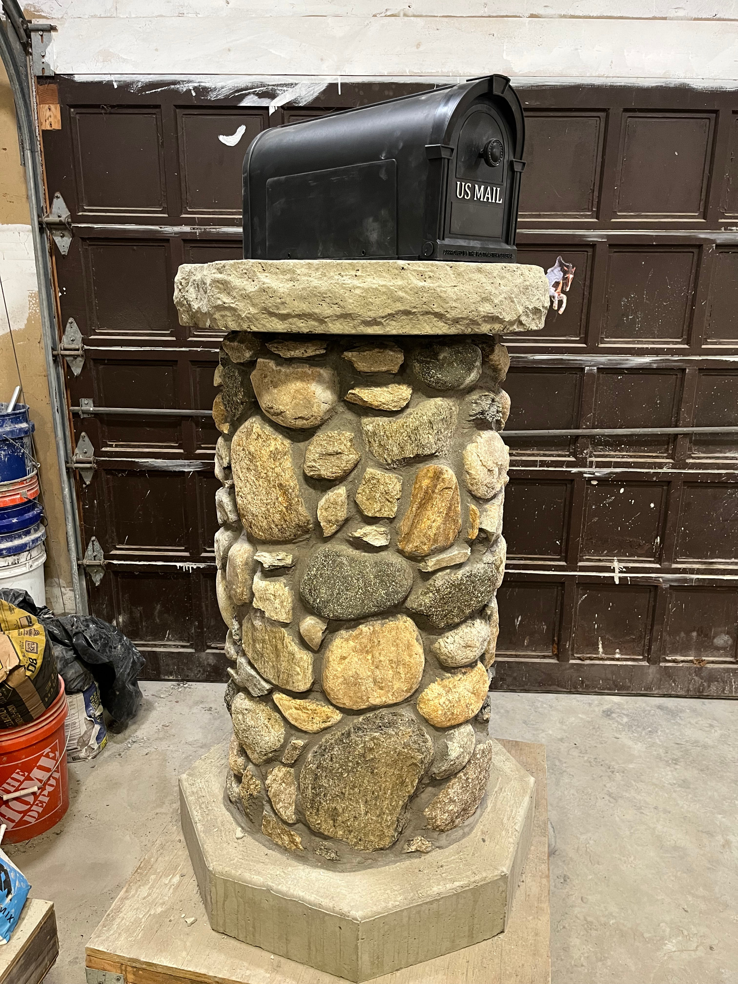 Decorative Rounded Fieldstone Mailbox 
