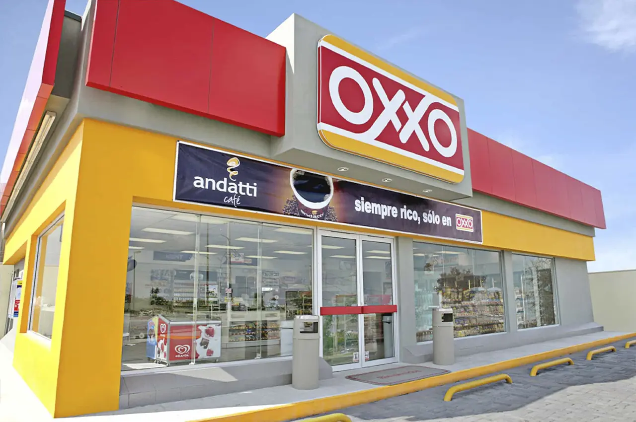 ¿Cuántas tiendas Oxxo se abren diariamente?