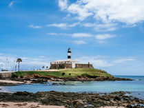 Verão e Carnaval ampliam renda com aluguel por temporada na Bahia e reforçam a importância do planejamento financeiro em 2026