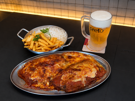 Preto Patamares lança menu de almoço com pratos clássicos e happy hour com chopp promocional