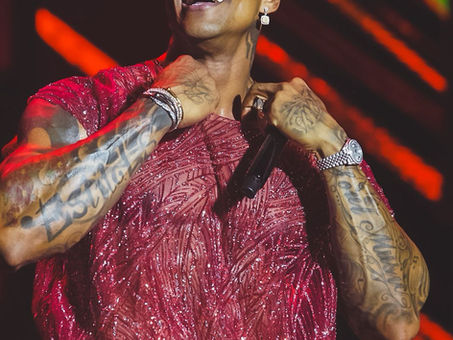 Com duas músicas entre as 50 mais ouvidas do Brasil, Léo Santana esgota ingressos do Baile da Santinha em Salvador