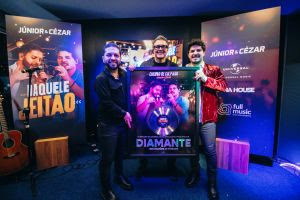 Júnior & Cézar recebem certificação Diamante da Universal Music por sucesso de "Cheiro de Culpado"