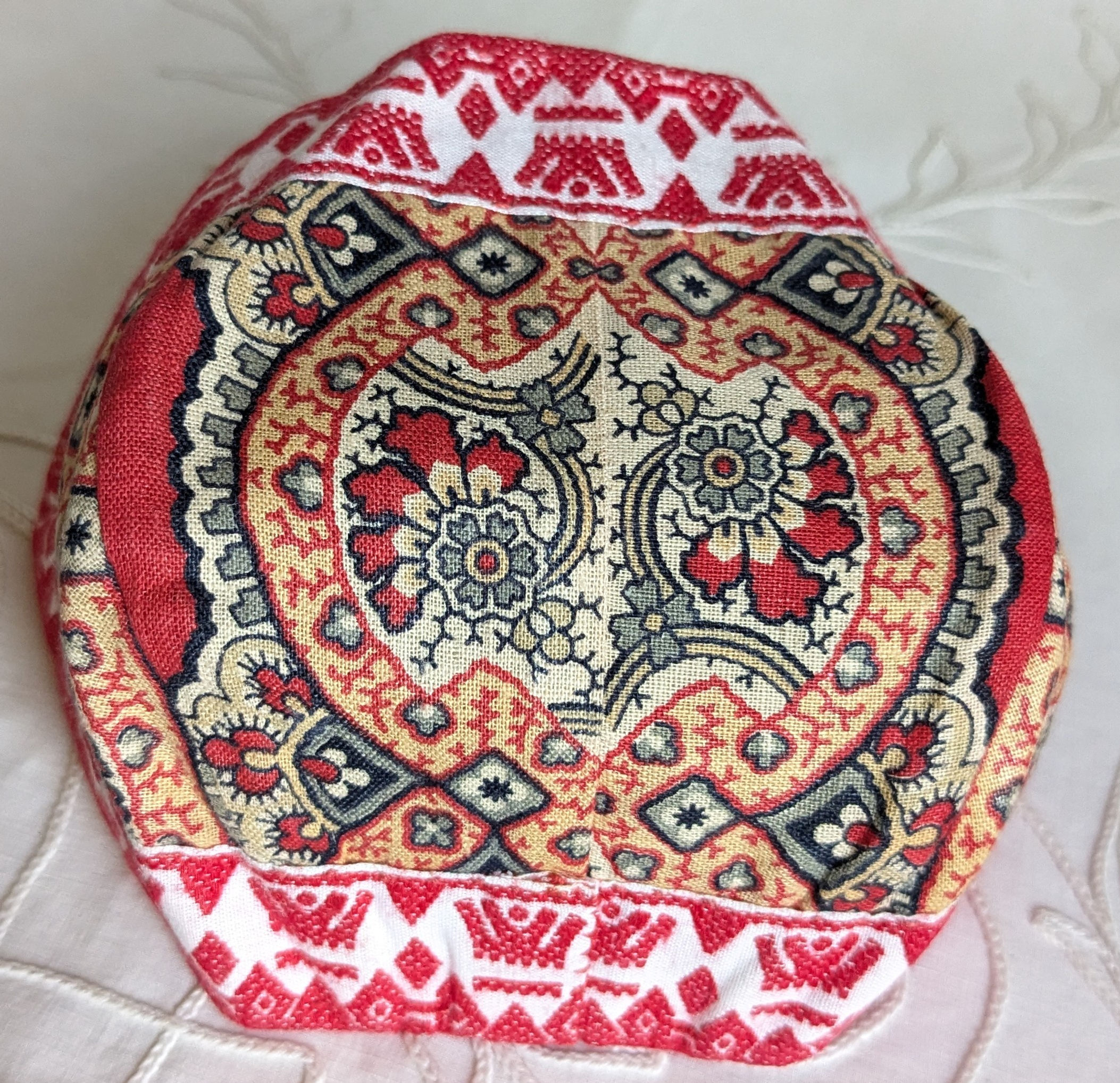 A Early 1900's Dutch Chintz Child's Bonnet