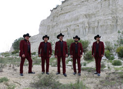 Contratación de los Tigres del Norte