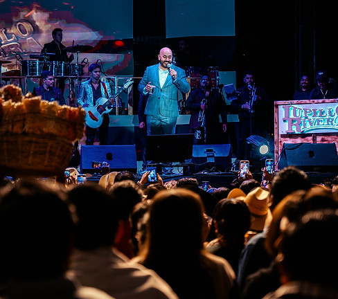 cuanto cobra Lupillo Rivera