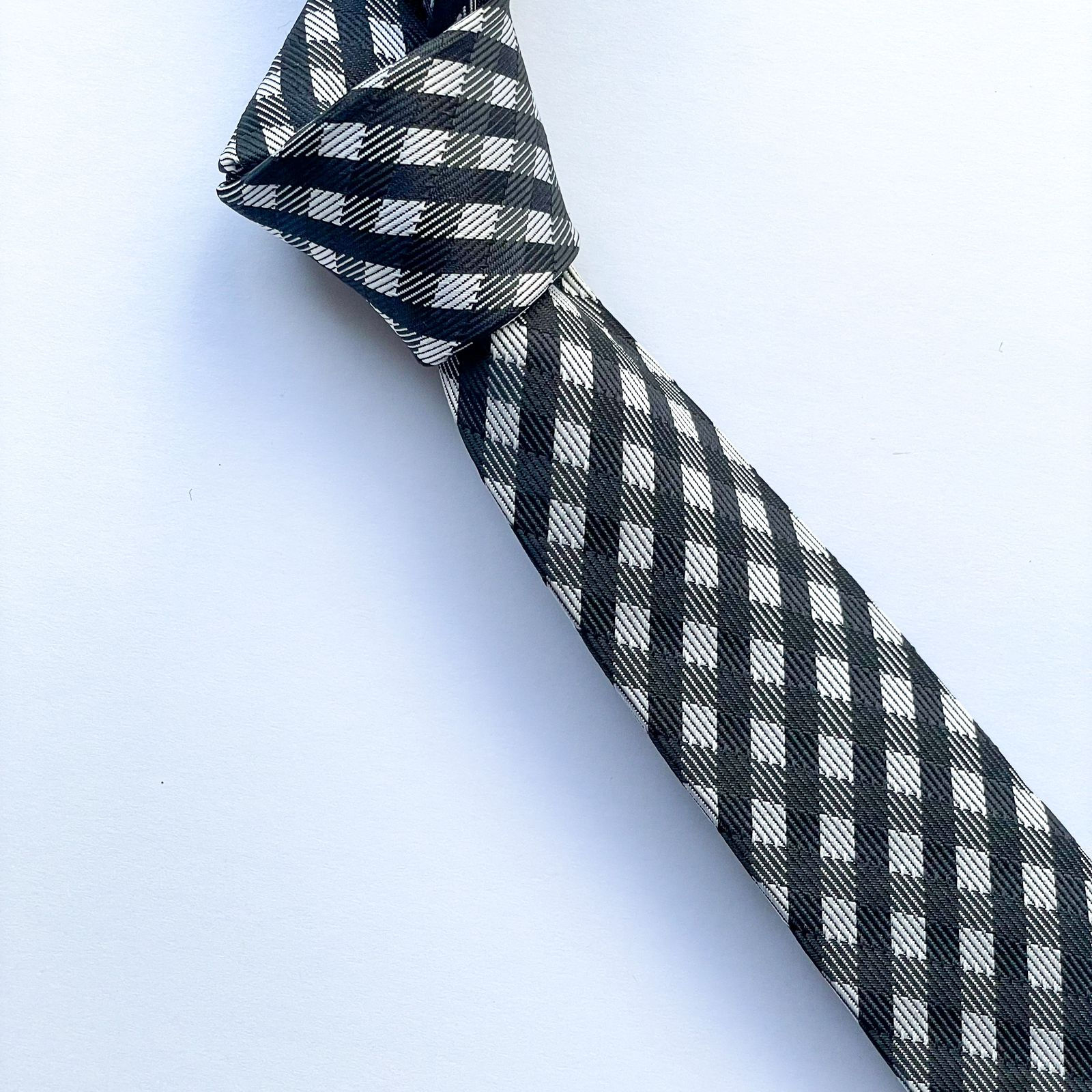 Corbata delgada con diseño escocés