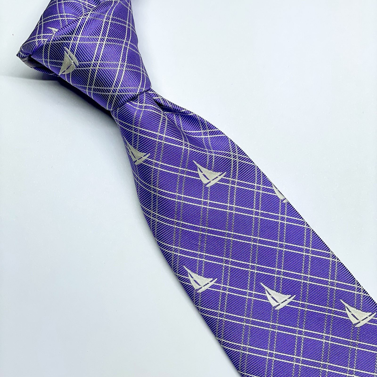 Corbata CHAPS de seda con un hermoso diseño de veleros