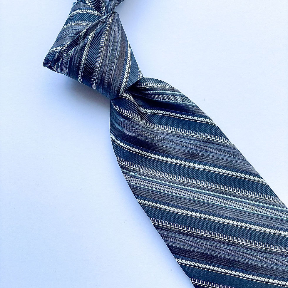 Corbata Calvin Klein con diseño a rayas