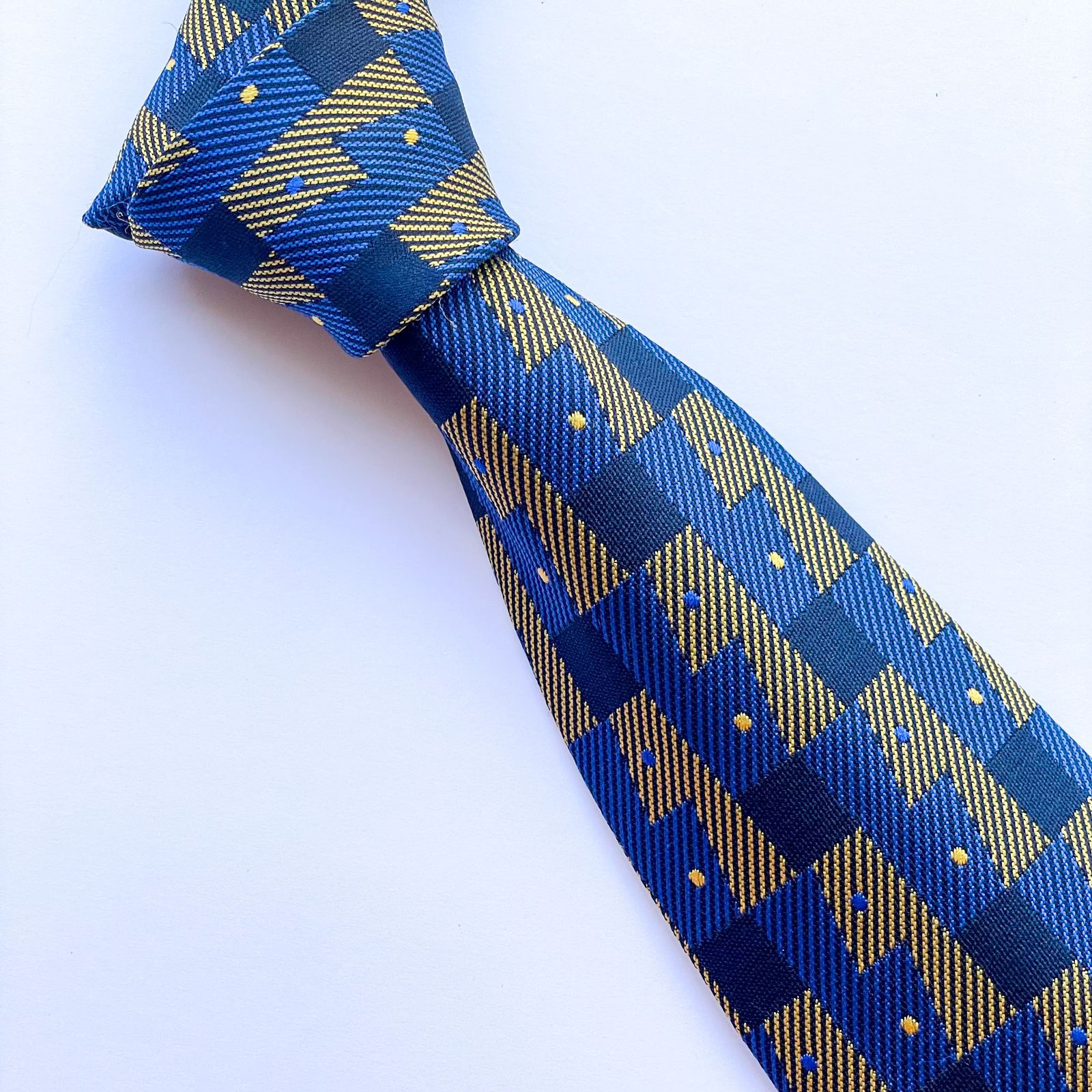 Corbata Mitthögskolan con diseño patrón