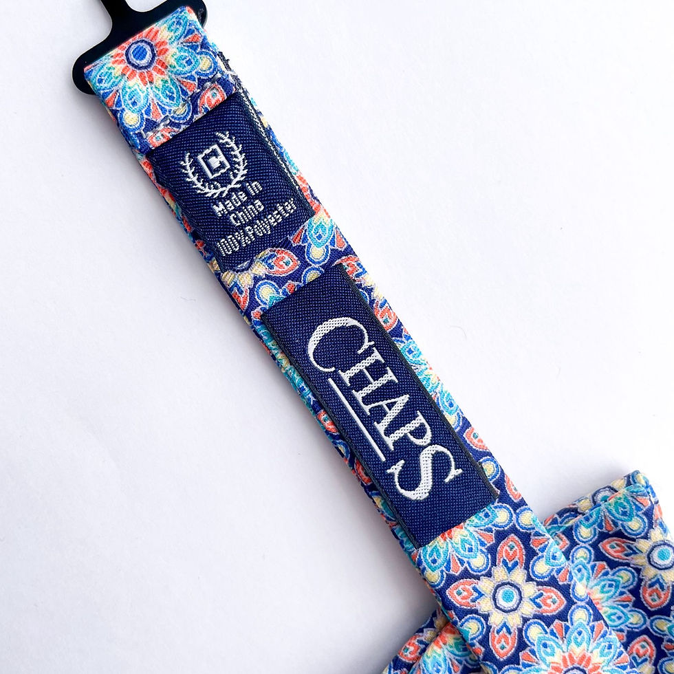 Hermoso corbatín CHAPS con diseño de flores