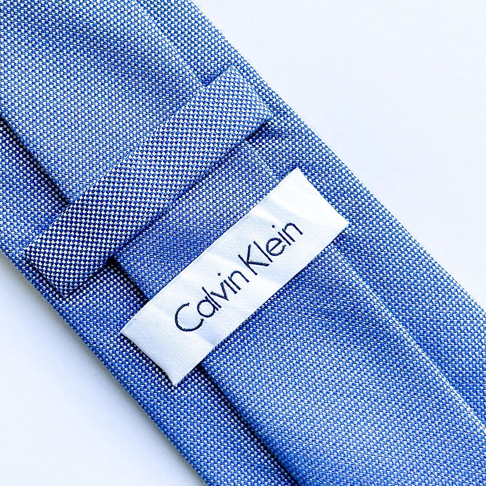 Corbata Calvin Klein con diseño pequeño