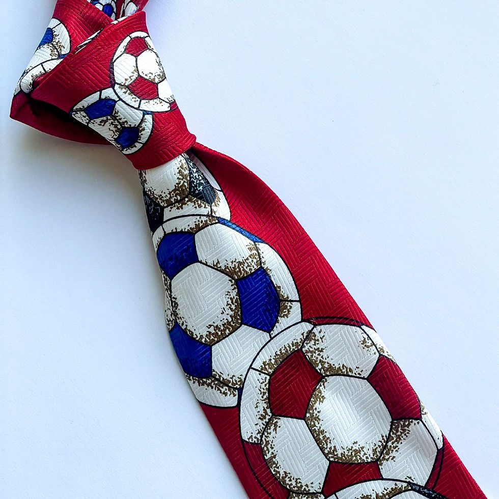Corbata Legal Limit  con diseño de “balones de futbol, hecha en USA 🇺🇸