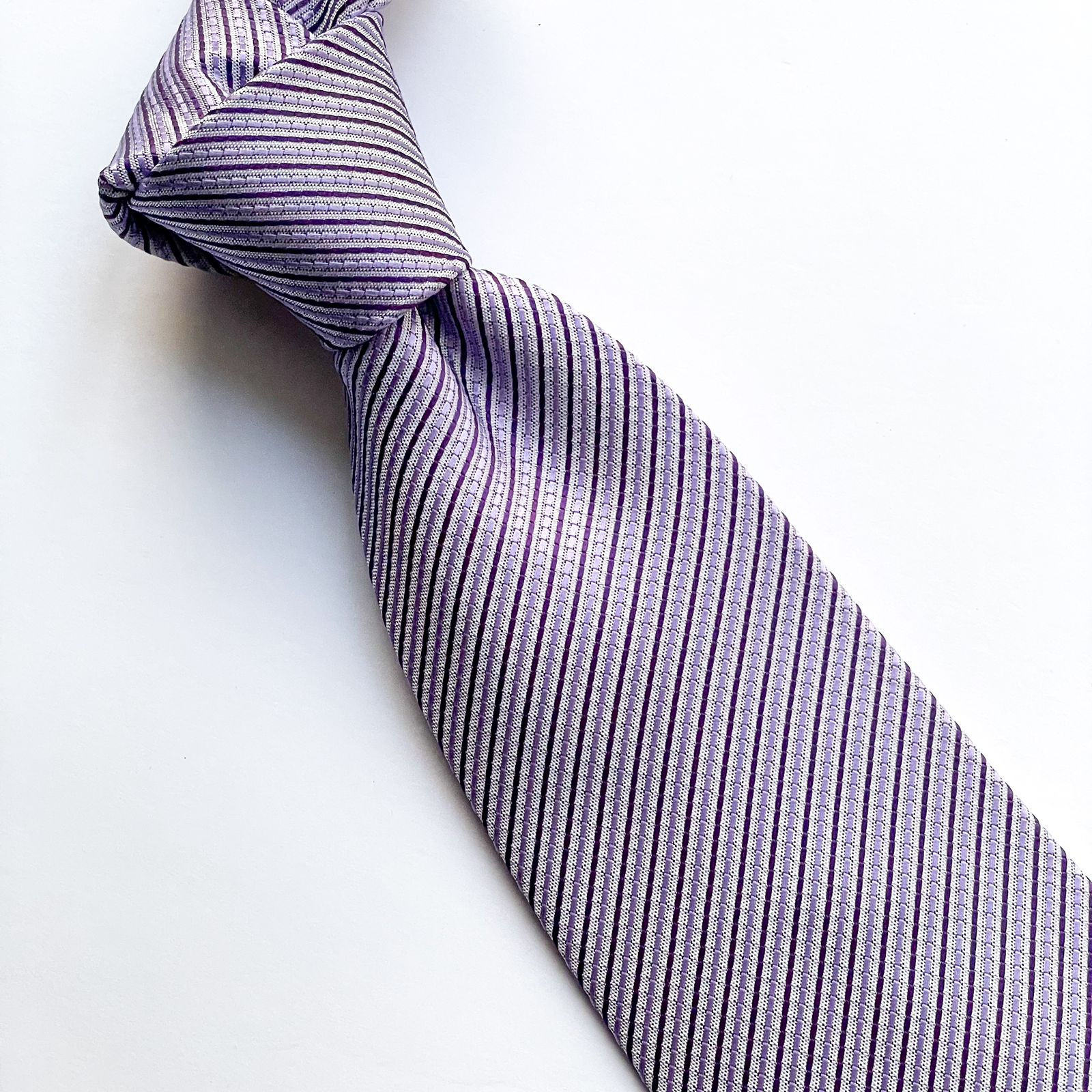 Corbata ARMI Studio con etiqueta 🏷️ de poliester con un hermoso diseño