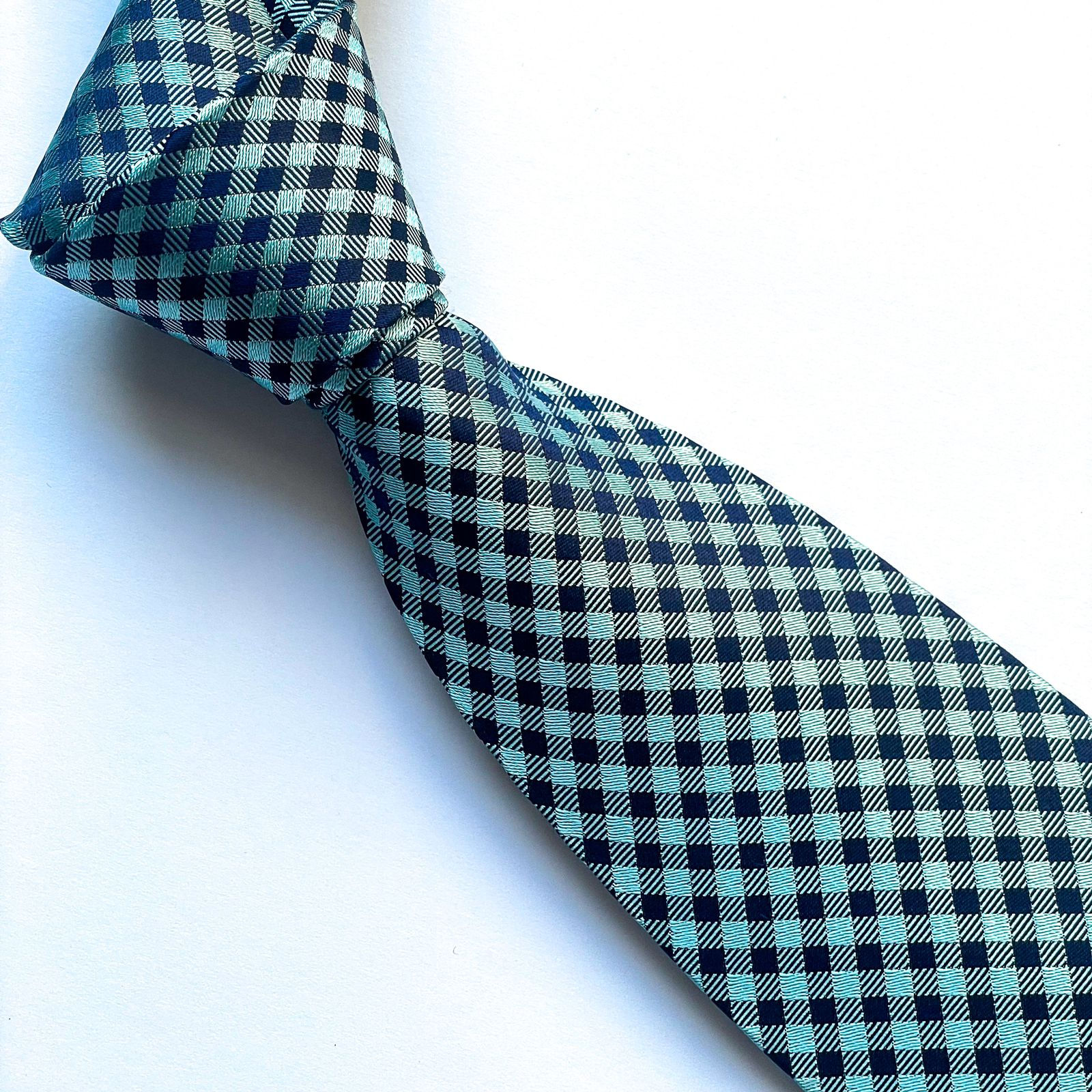 Corbata Stafford Tailored Culture con un hermoso patrón cuadriculado