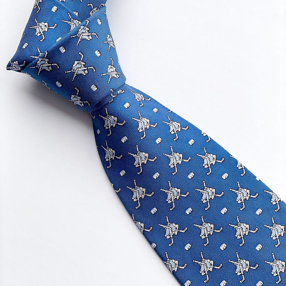 Corbata Vineyard Vines temática de Hockey (Tiene un detalle que se ve en la última foto)