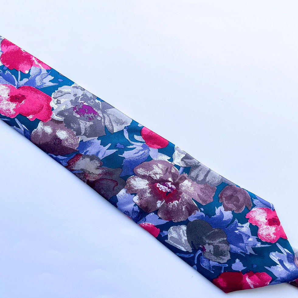 Corbata Sturdridgl con diseño en patrón de flores