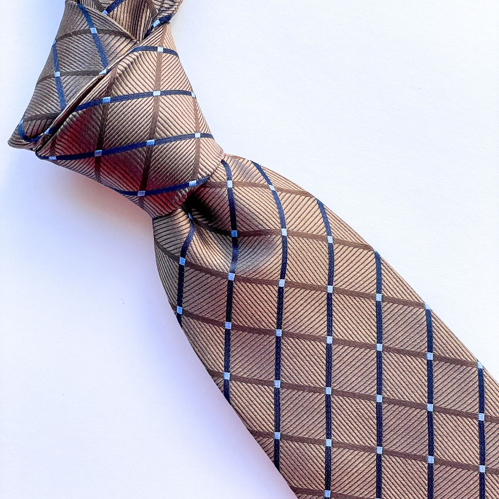 Corbata Beau Brummel con diseño cuadriculado