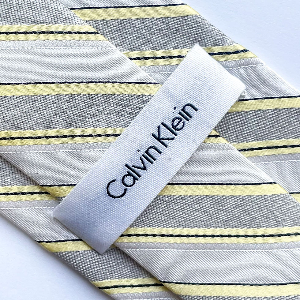 Corbata Calvin Klein con diseño a rayas