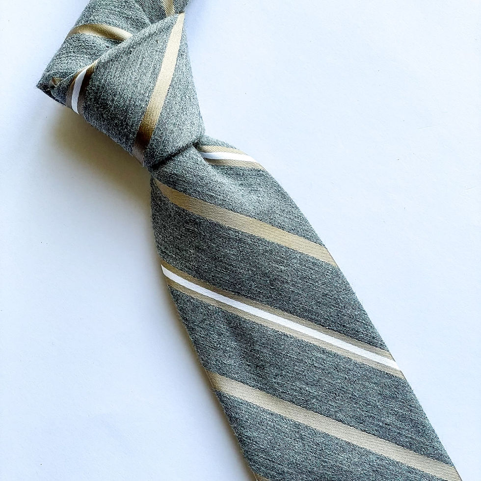 Corbata VanHeusen con diseño a rayas