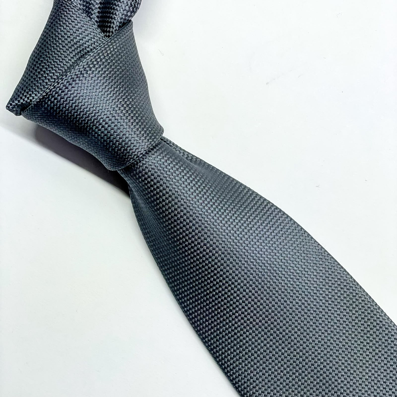 Corbata Stafford con pequeño diseño en patron del mismo color