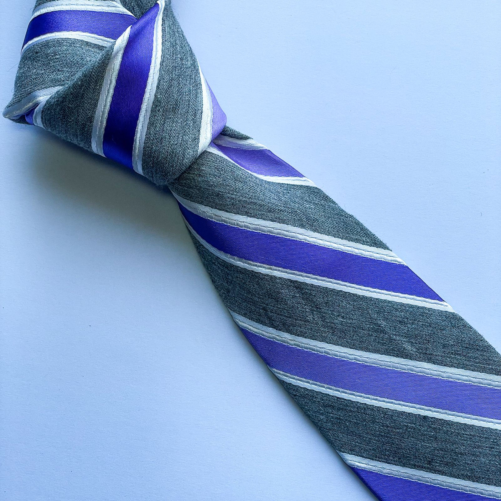 Corbata VanHeusen con diseño a rayas