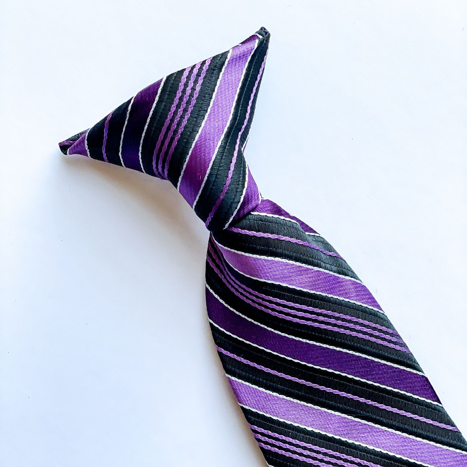 Corbata GEORGE para niño con diseño de rayas