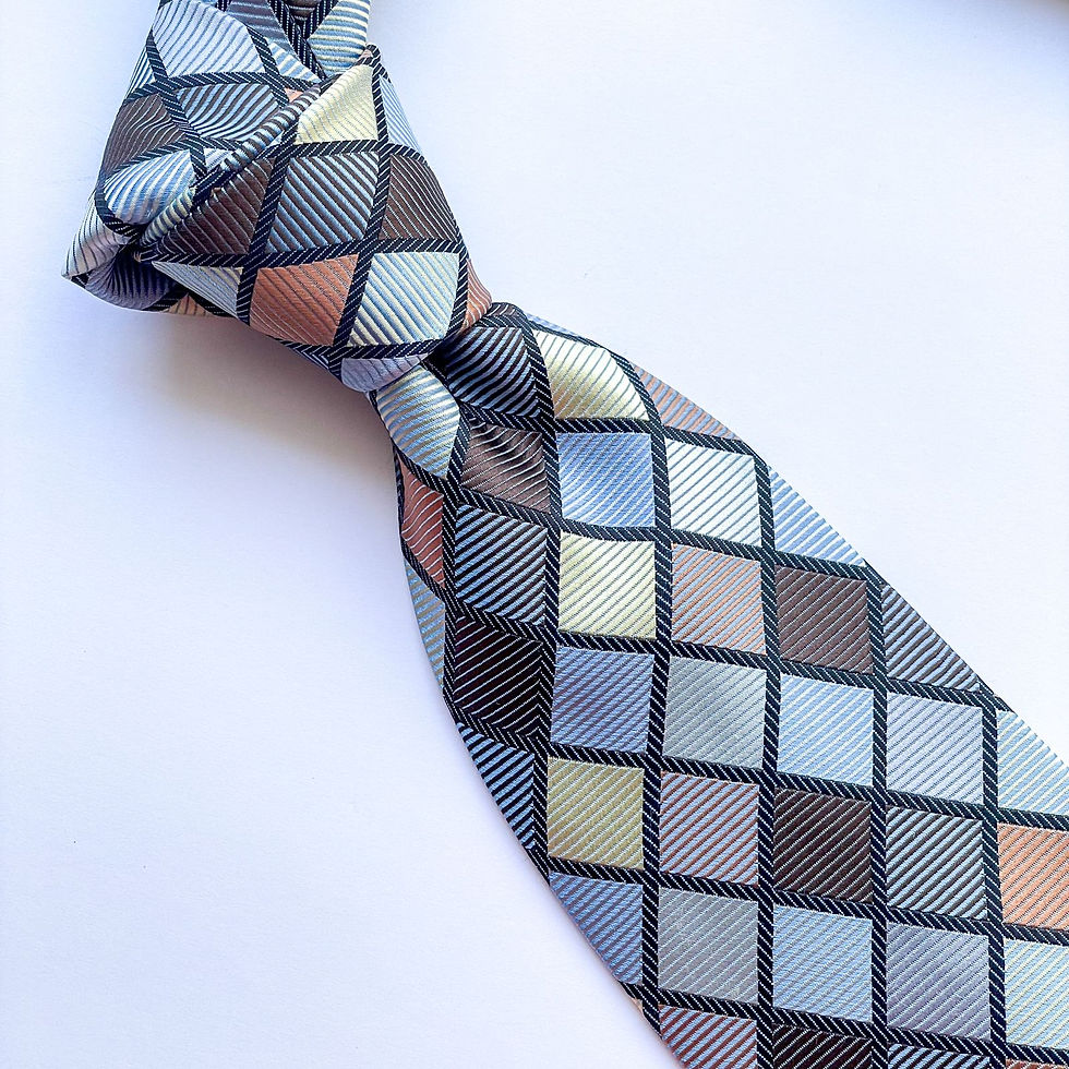 Una corbata de COLOURS by Alexander Julián con diseño cuadriculado