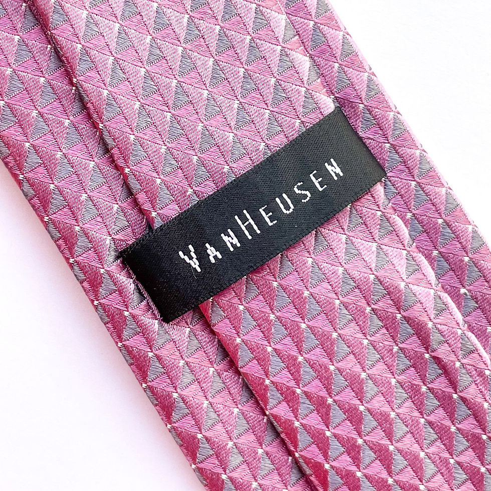 Hermosa corbata VanHeusen con diseño patrón