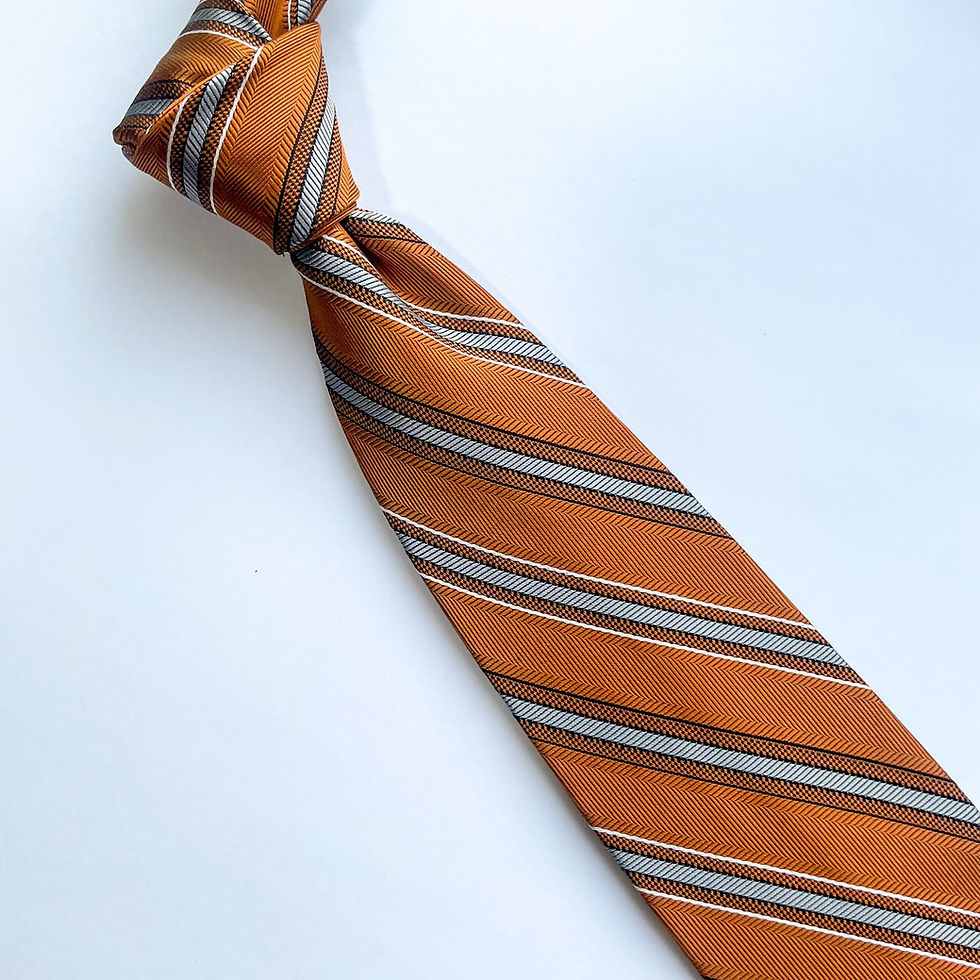 Una corbata de la selección Signature Collection de JoS.A.BANK con diseño a rayas