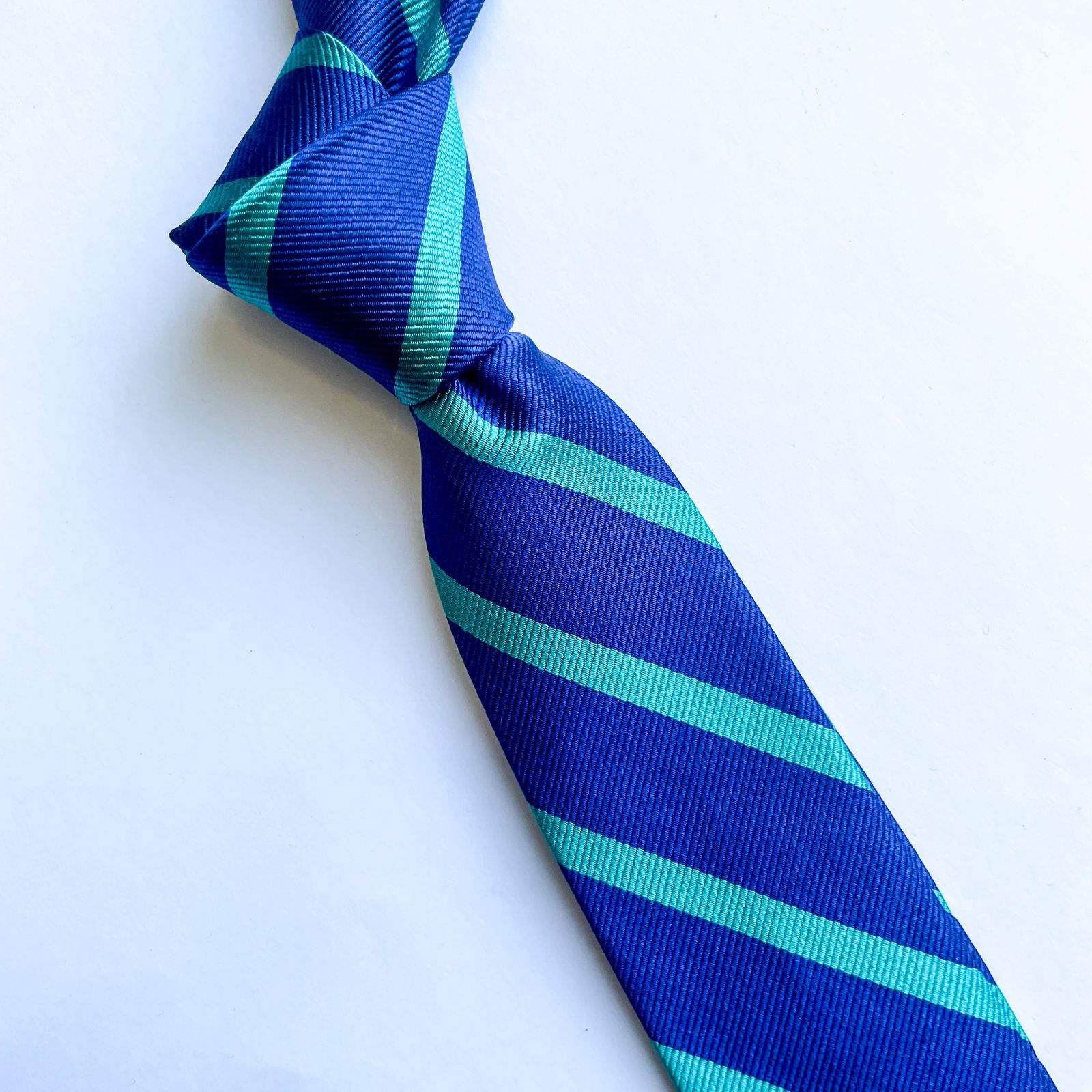 Corbata J.Crew con 🏷️ de  seda, con diseño a rayas ( marca $44.50)