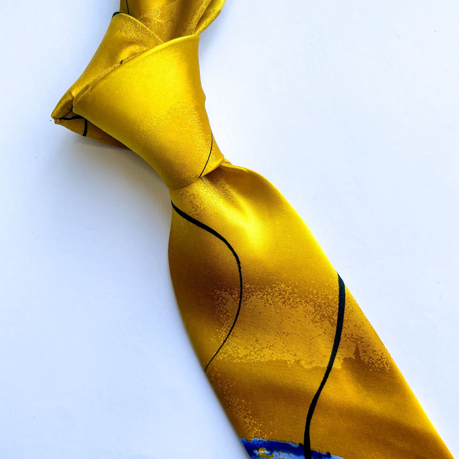 Corbata J.Garcia con 🏷️  de seda  ( marca $40.00) con hermoso diseño