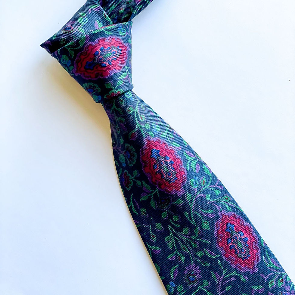 Corbata Alpi 100%seda, con hermoso diseño de flores