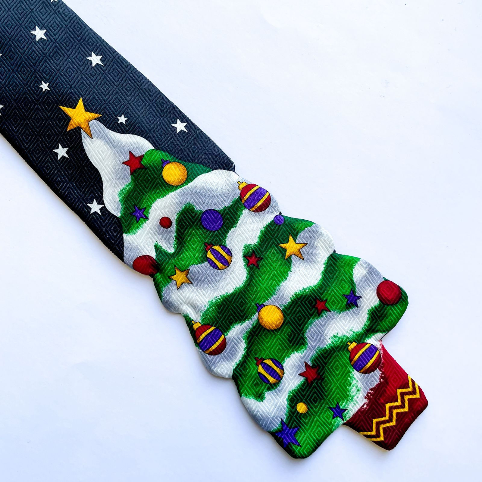 Corbata Navidad con estrellas y el árbol de navidad