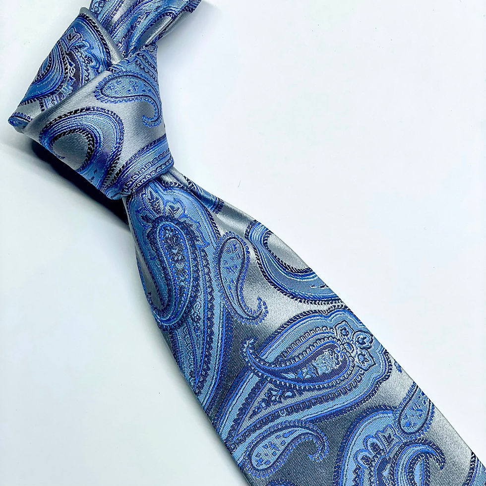 Corbata VanHeusen de seda con un elegante diseño Paisley