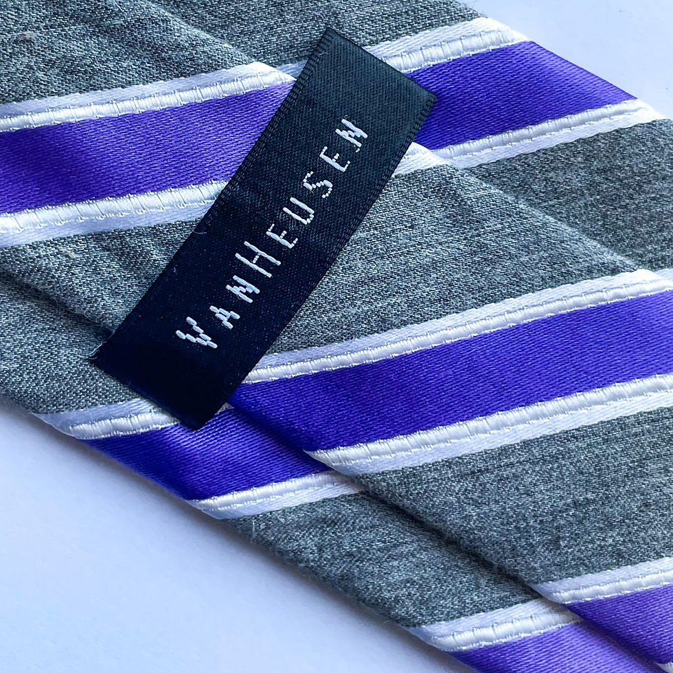 Corbata VanHeusen con diseño a rayas