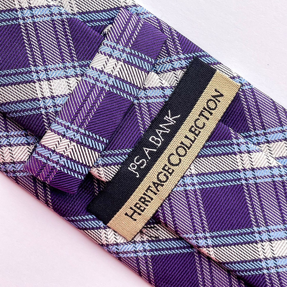 Una corbata de la colección HERITAGE de JoS.A.BANK con diseño escocés