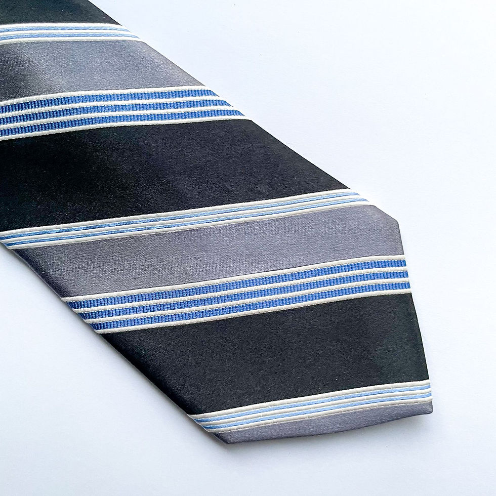 Miniatura: Corbata COVINGTON con diseño en rayas. (detalle de una pequeña marca. Ver última foto)