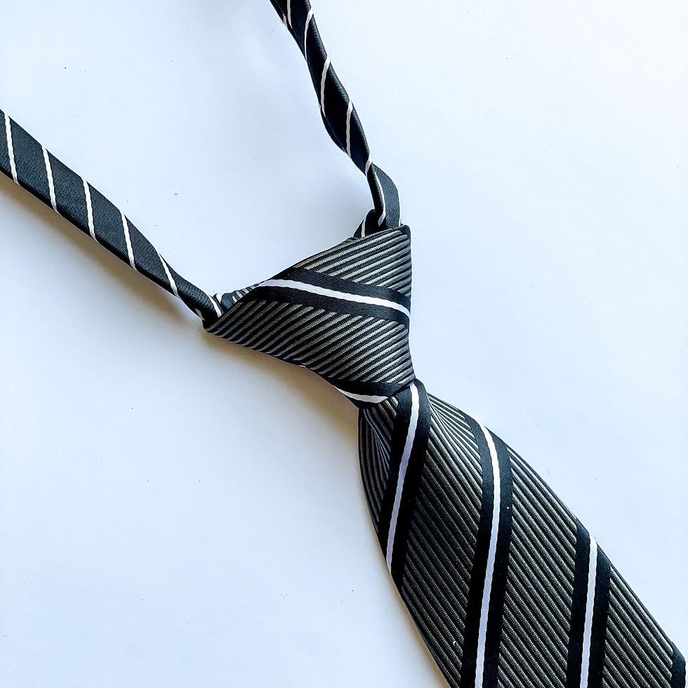 Corbata PLACE de niño diseño a rayas con cuello ajustable de 35cm aprx. de largo de la corbata .100% poliéster y 6cm de ancho