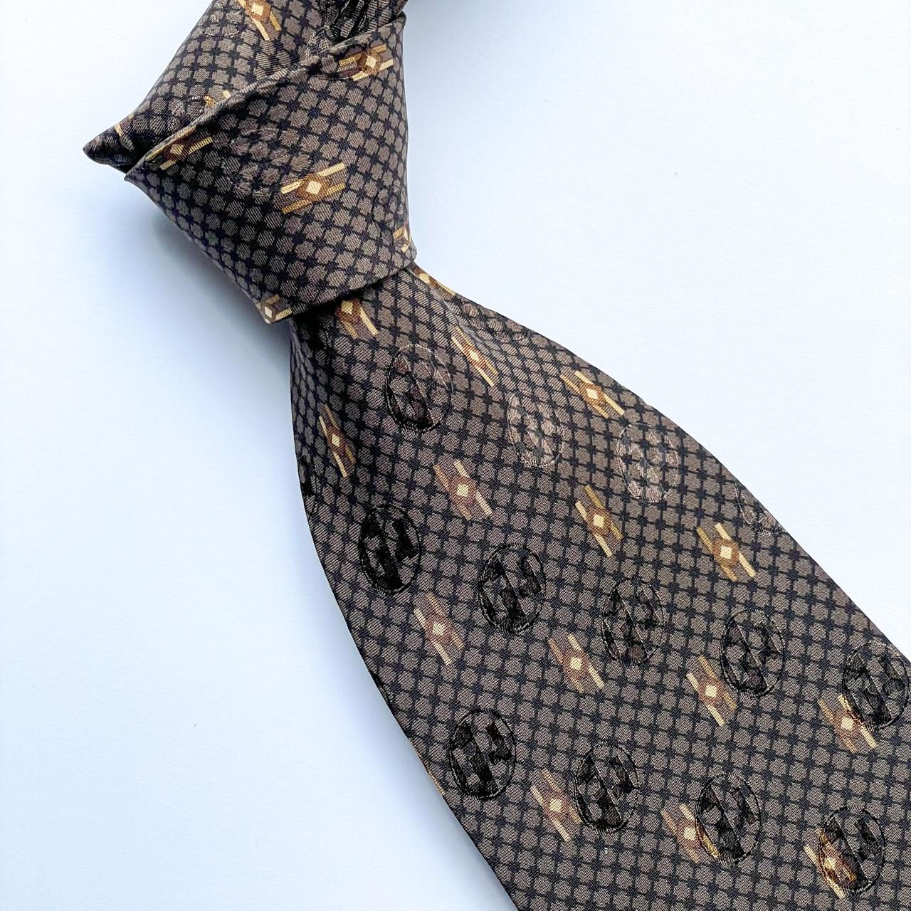 Corbata Renoma con diseño patrón.
