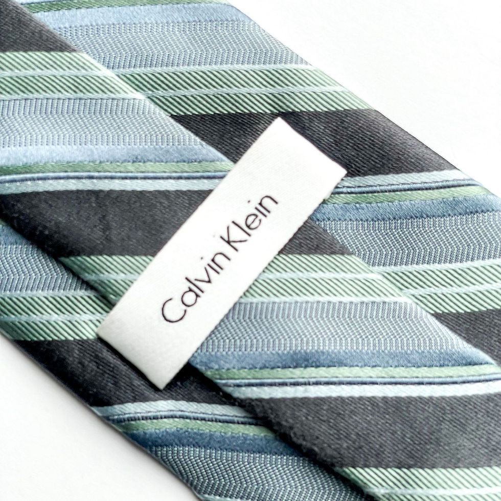 Corbata Calvin Klein con diseño a rayas