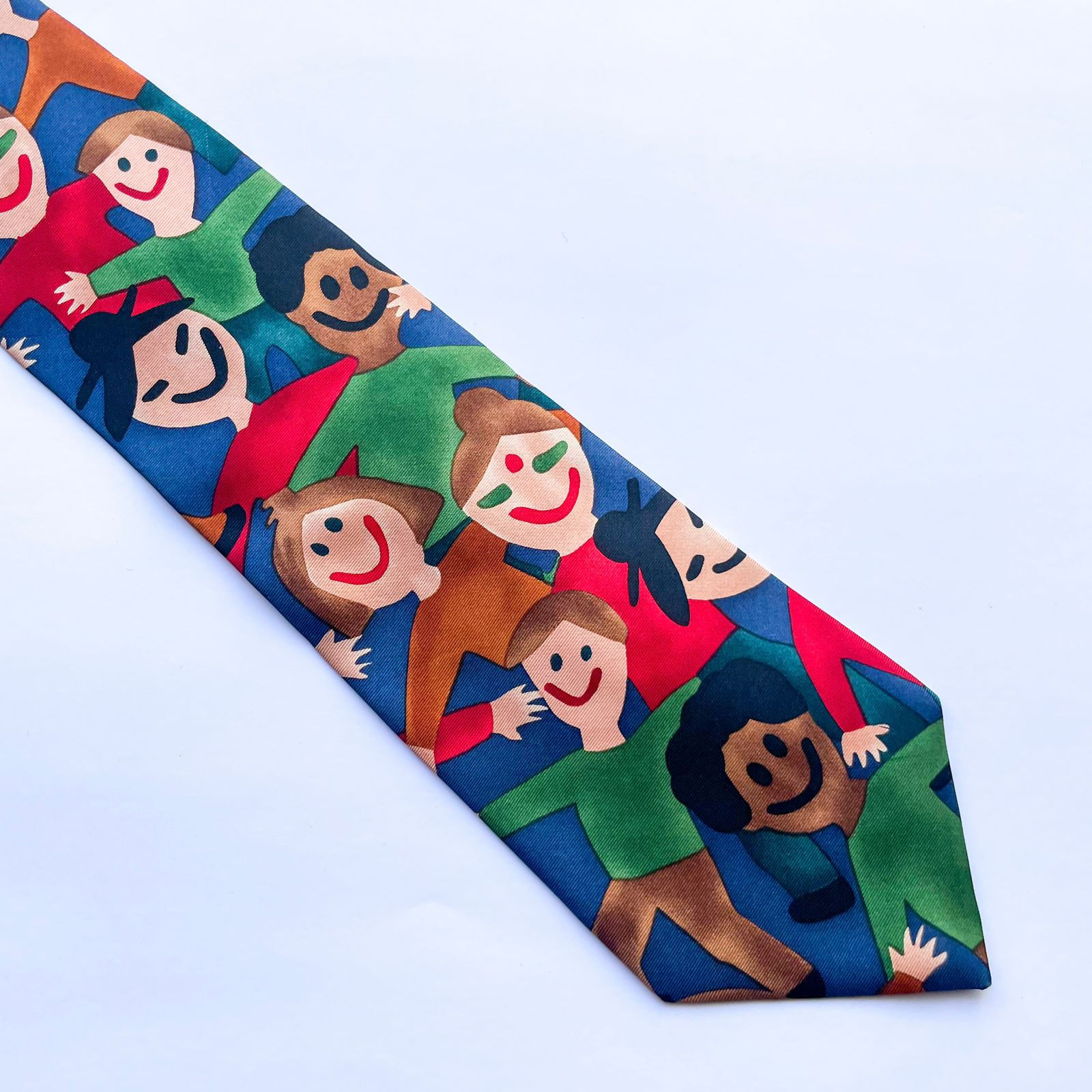 Corbata Save the Children con diseño de niños felices