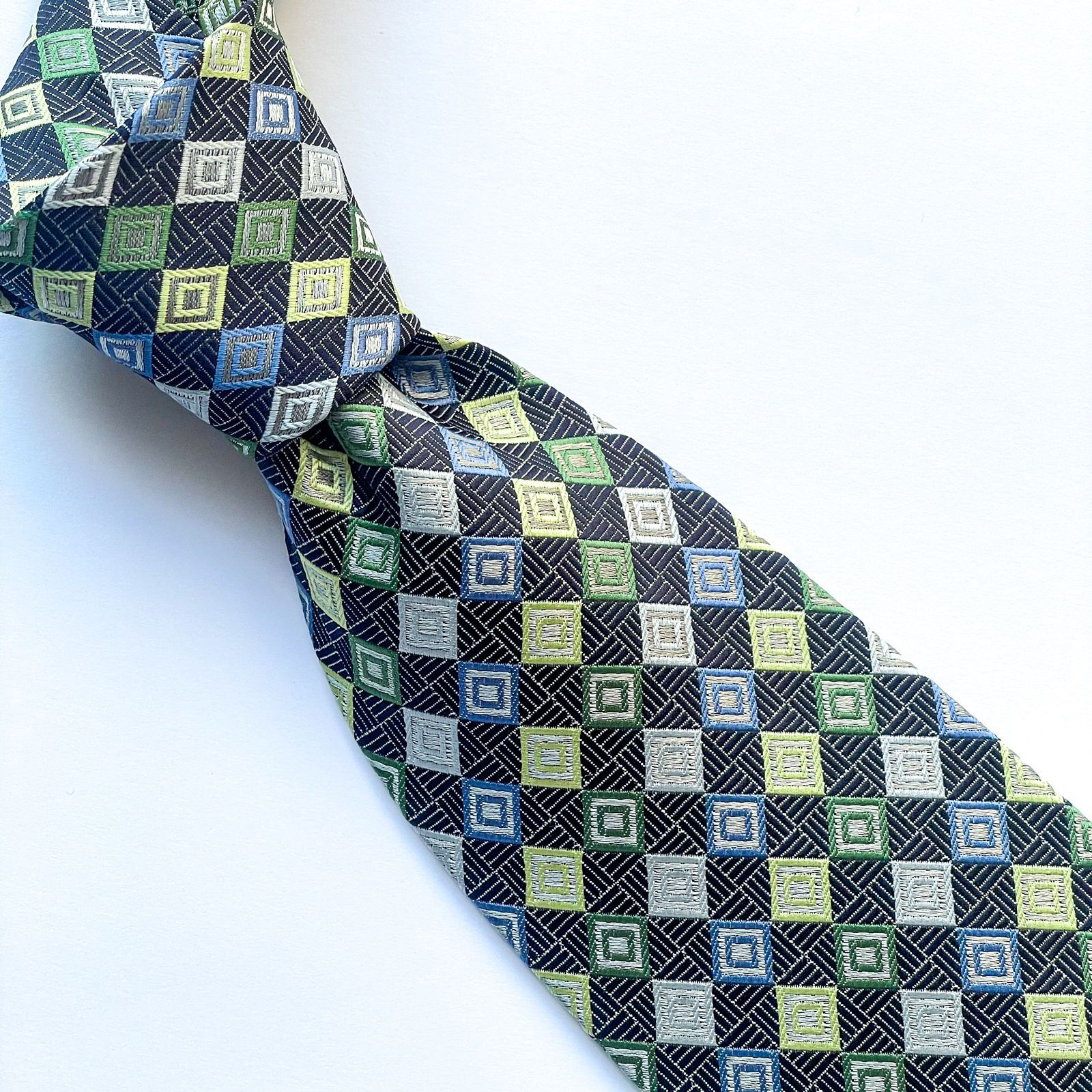 Corbata Stafford Essentials con un hermoso patrón
