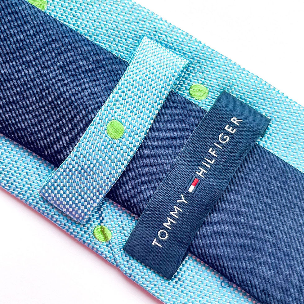 Hermosa Corbata Tommy Hilfiger con diseño de lunares