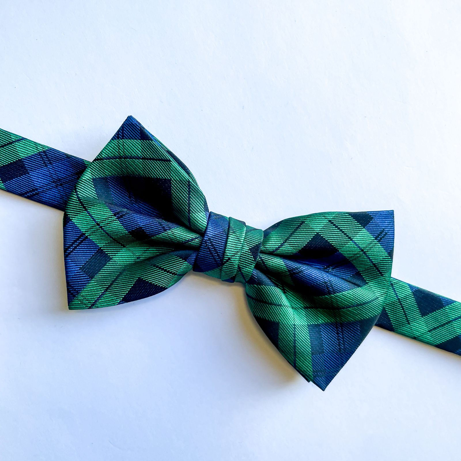 Corbatín cuello ajustable con diseño escocés