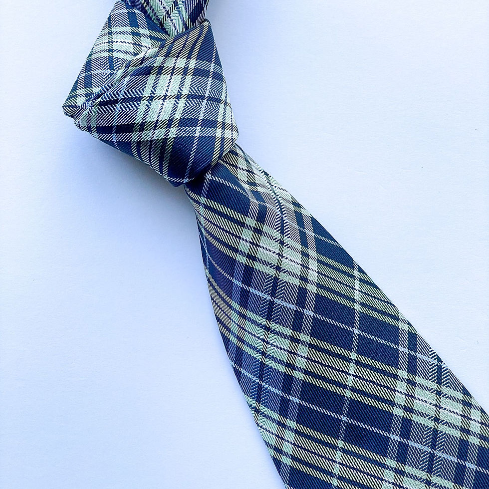 Hermosa corbata CHAPS con un hermoso diseño